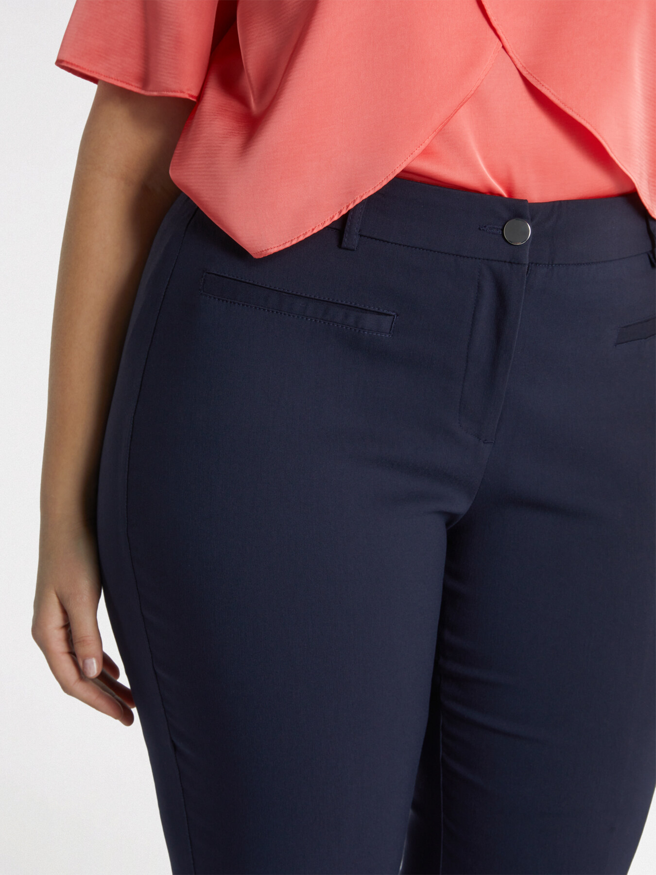 LENZING&trade; ECOVERO&trade; viscose New York trousers image number 2
