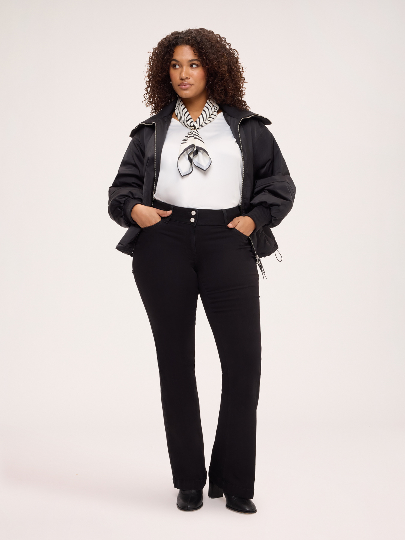 Flare Jeans black wash image number 2