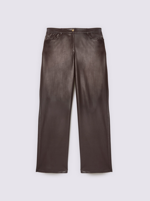 Gerade geschnittene Hose aus beschichtetem Stoff