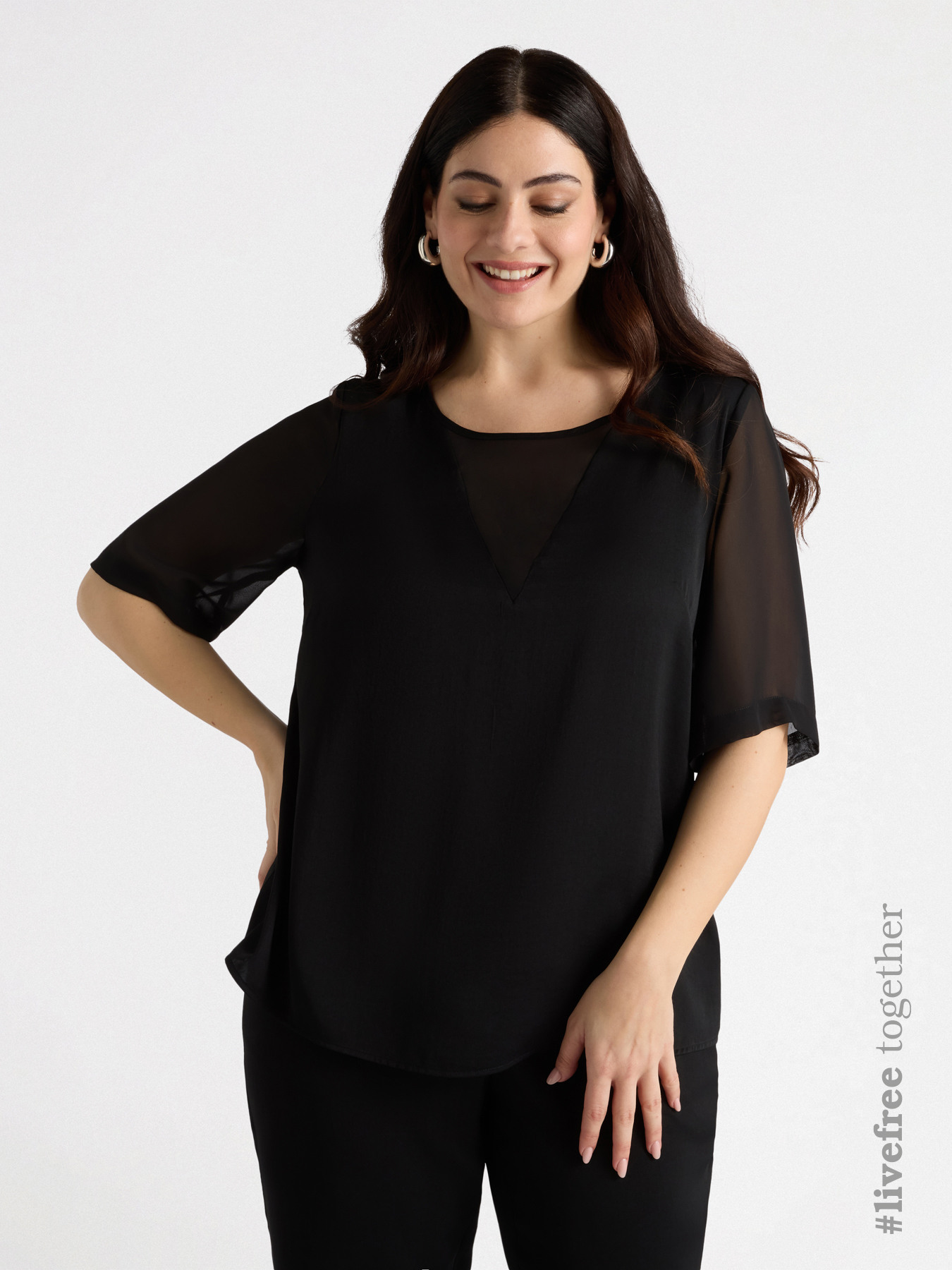Blusa con inserto a V image number 0