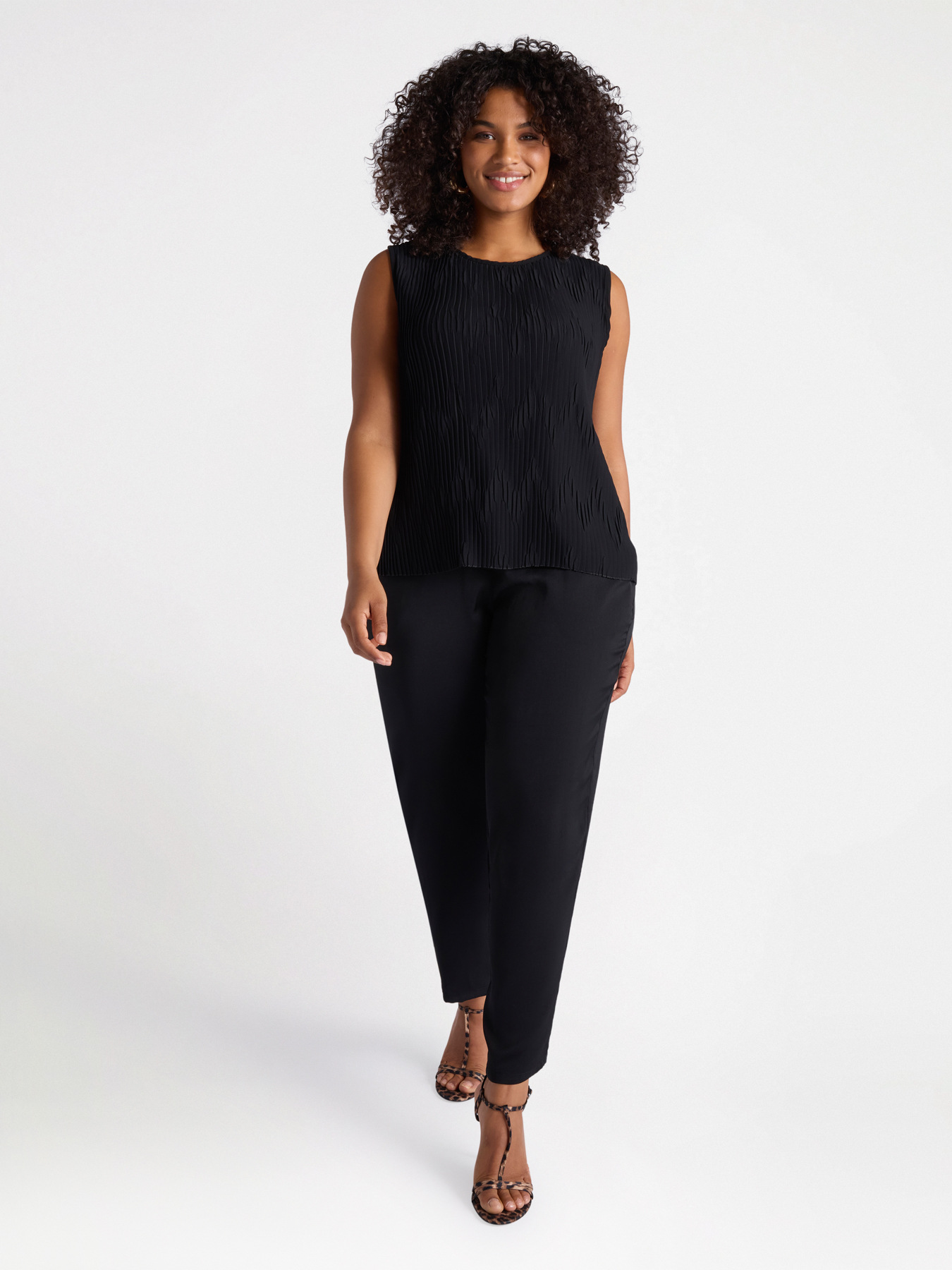 Pleated top image number 0