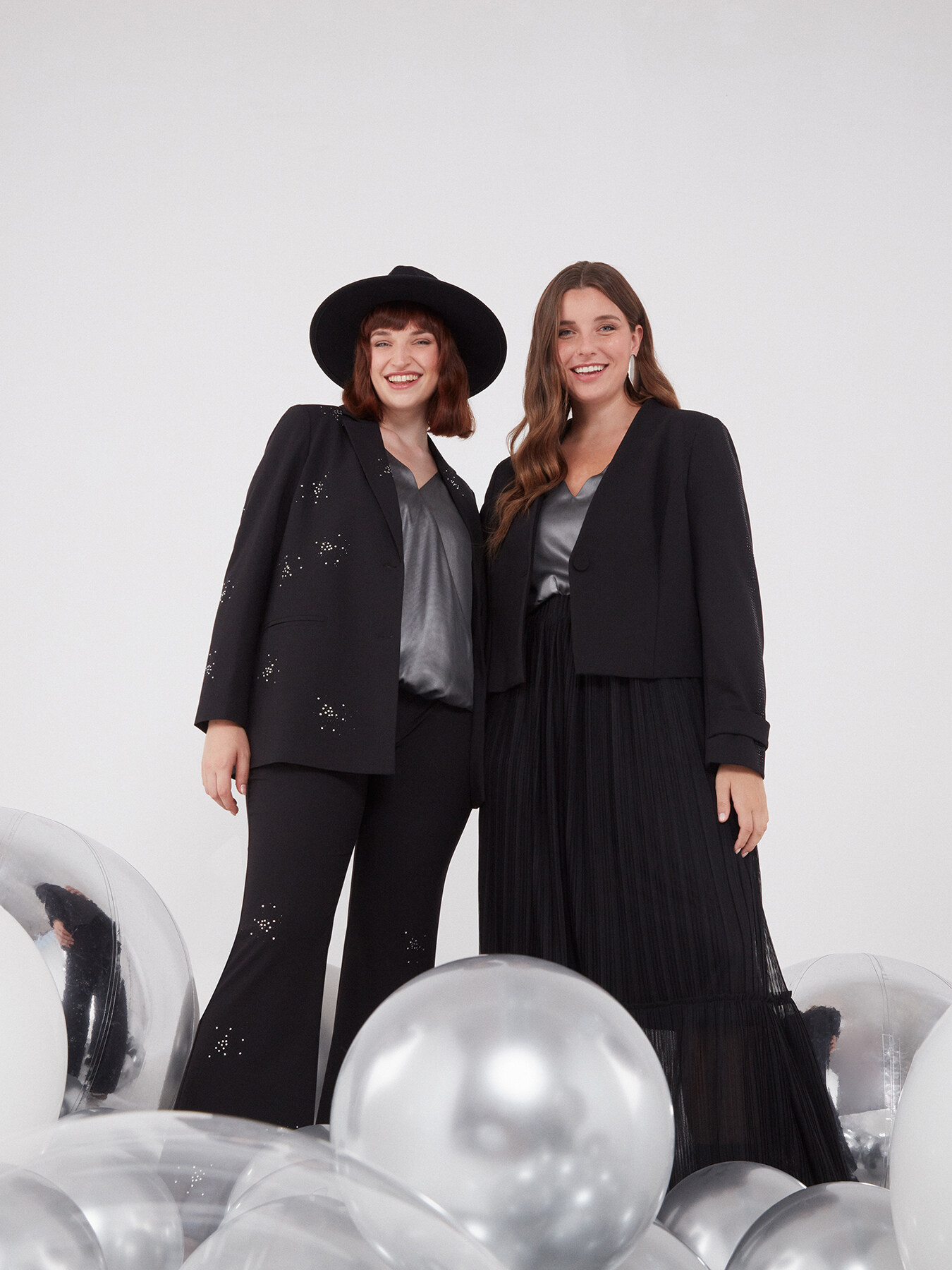 Pantalones flare con puntos de luz image number 1