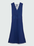 Vestido plisado con escote de pico image number 4