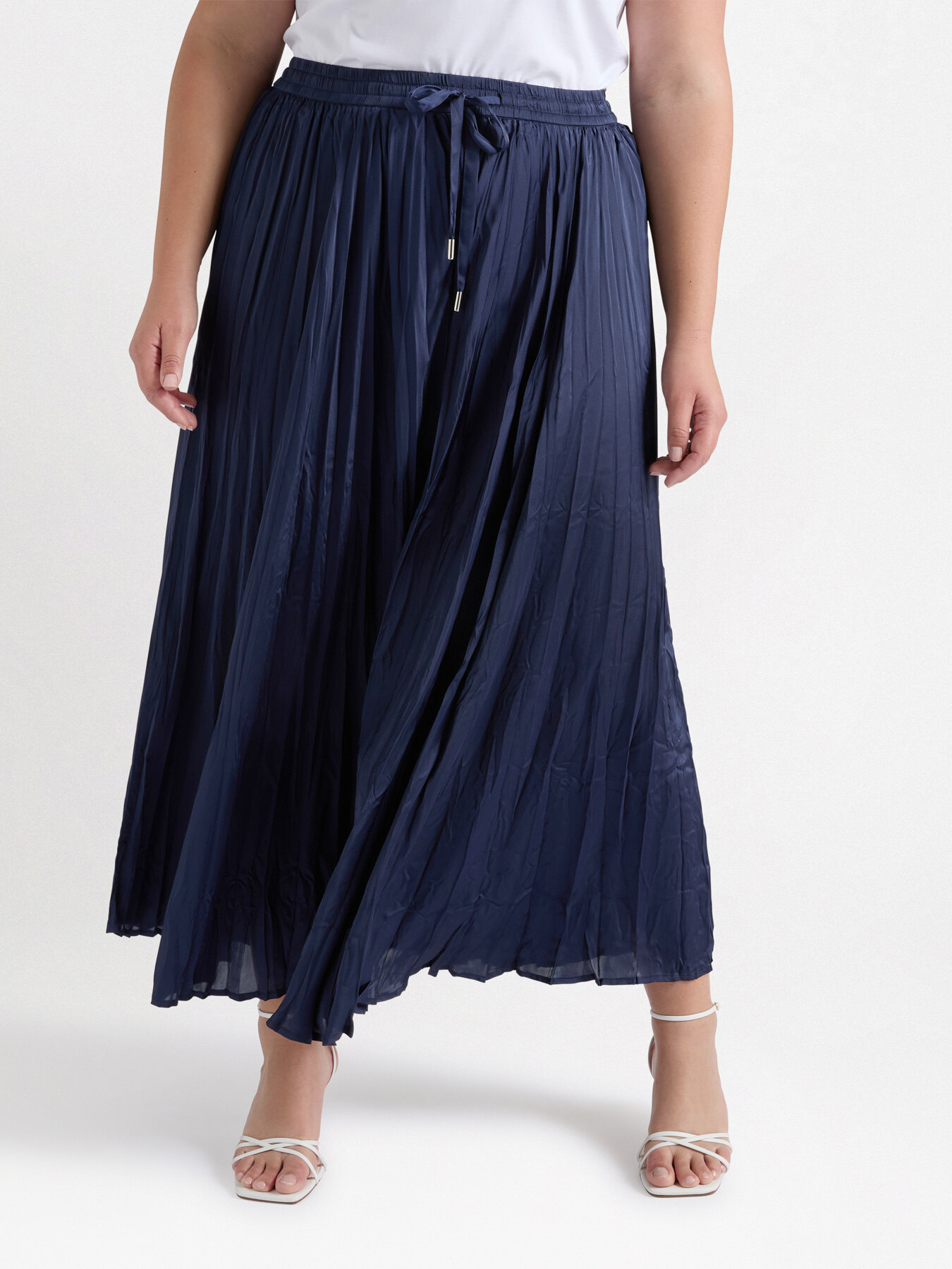 Long satin skirt image number 3