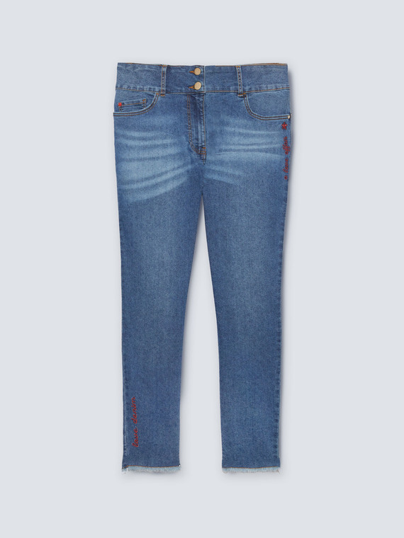 Skinny Jeans mit gesticktem Schriftzug