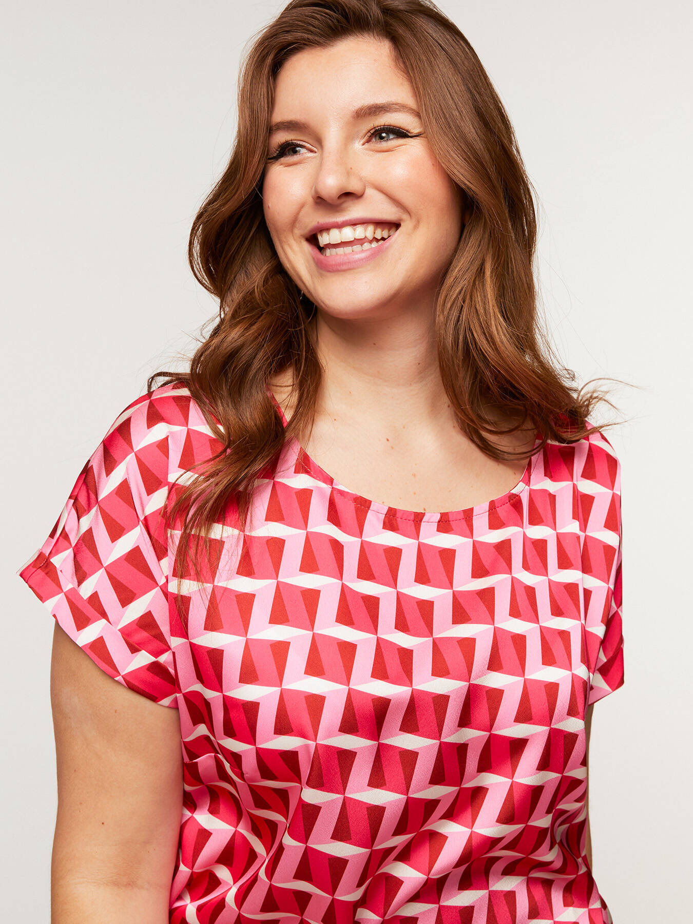 Short-sleeved blouse with geometric print image number 0