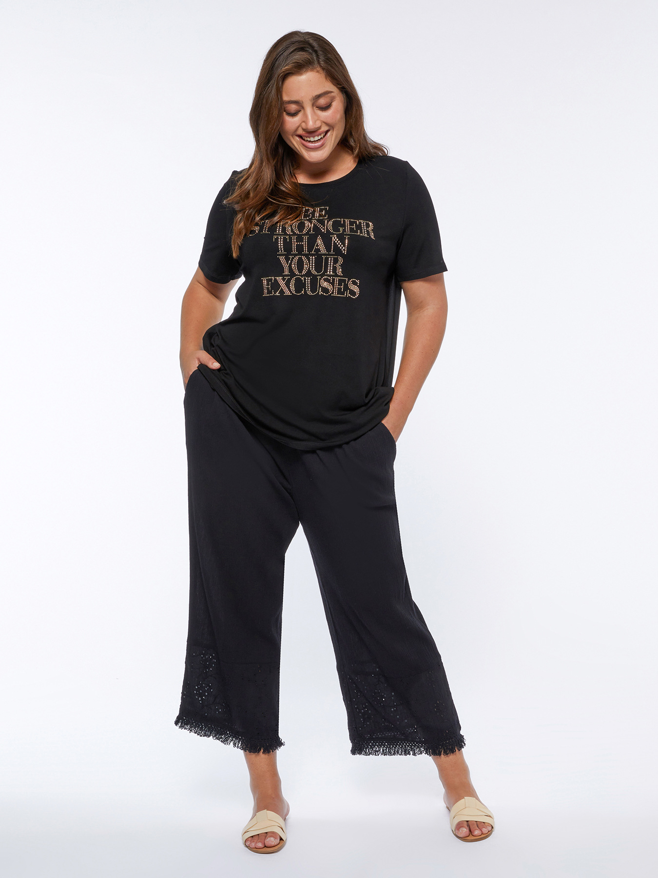 Pantaloni cropped con bordi in sangallo image number 2