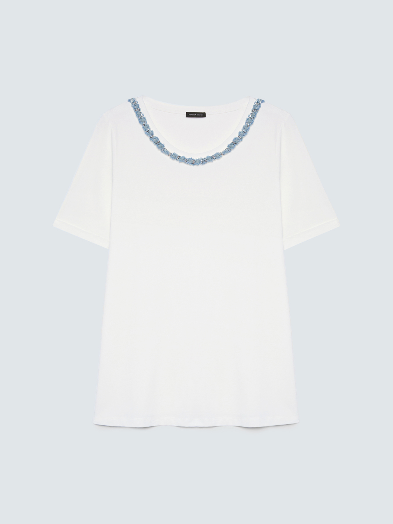 T-Shirt aus Baumwolle mit Applikation am Ausschnitt image number 4