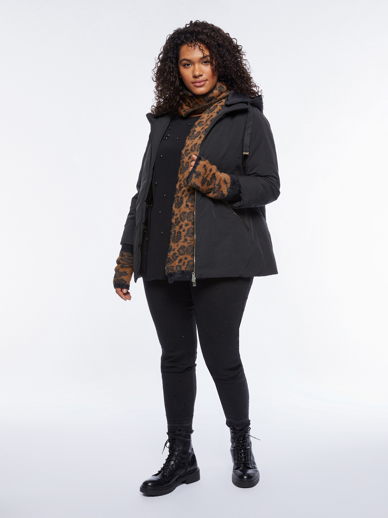 Piumino con cappuccio e bordi in maglia image number 0