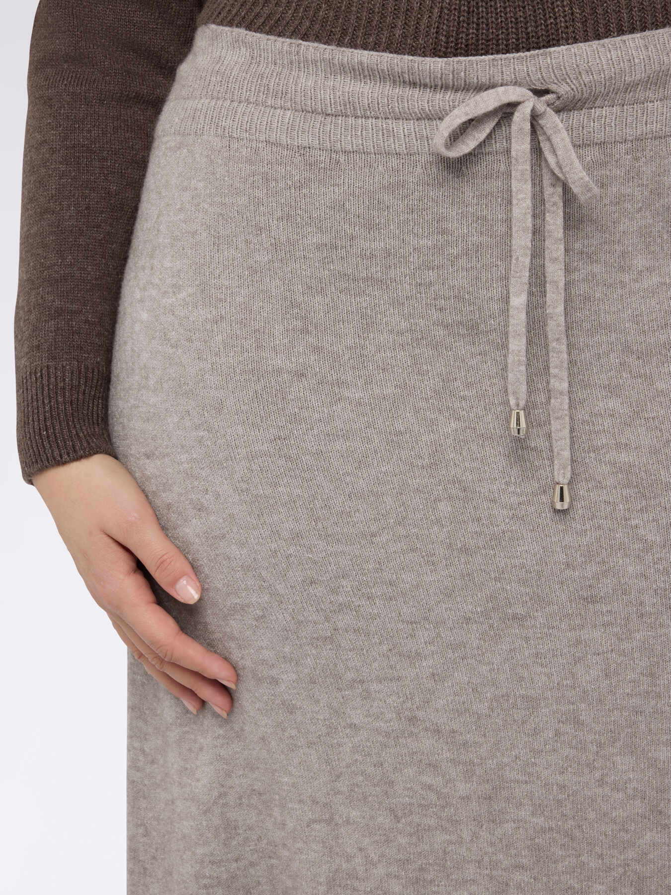 Falda de punto con cord&oacute;n image number 3