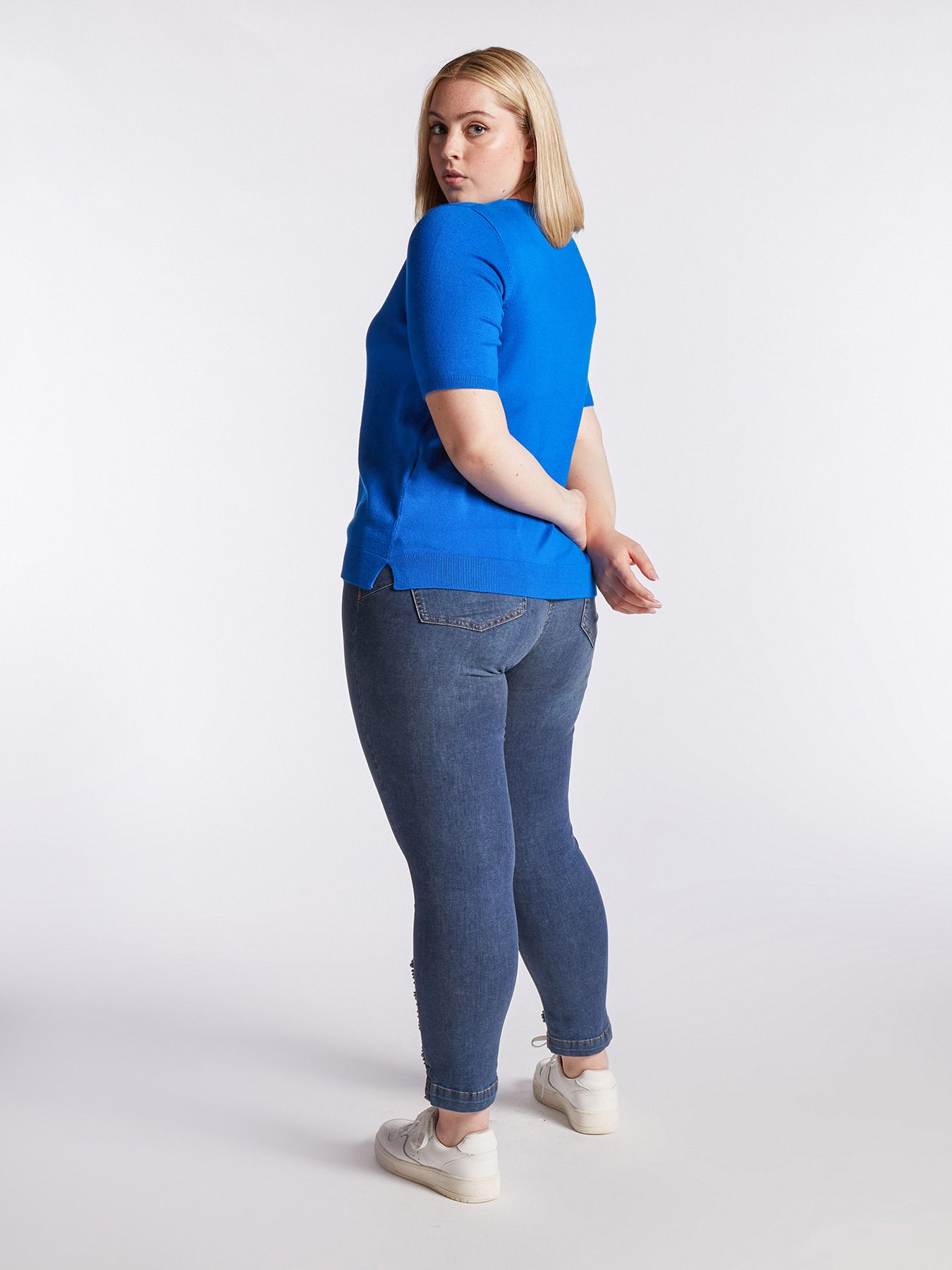 Skinny jeans with embroidery image number 1