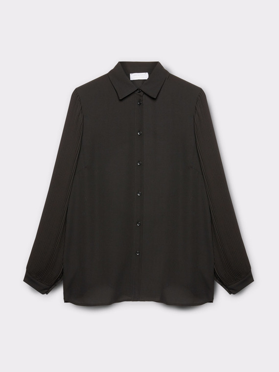 Shirt with pleated sleeves