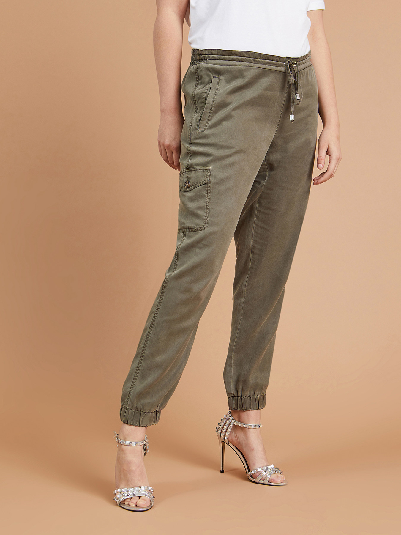 Pantalon cargo en tencel image number 2