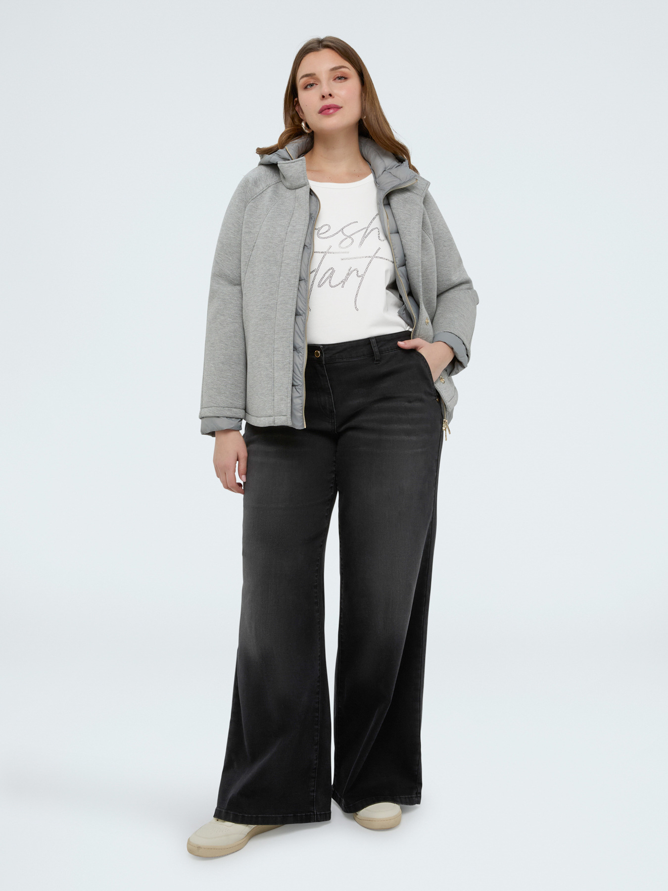 Camiseta con letras de strass image number 2