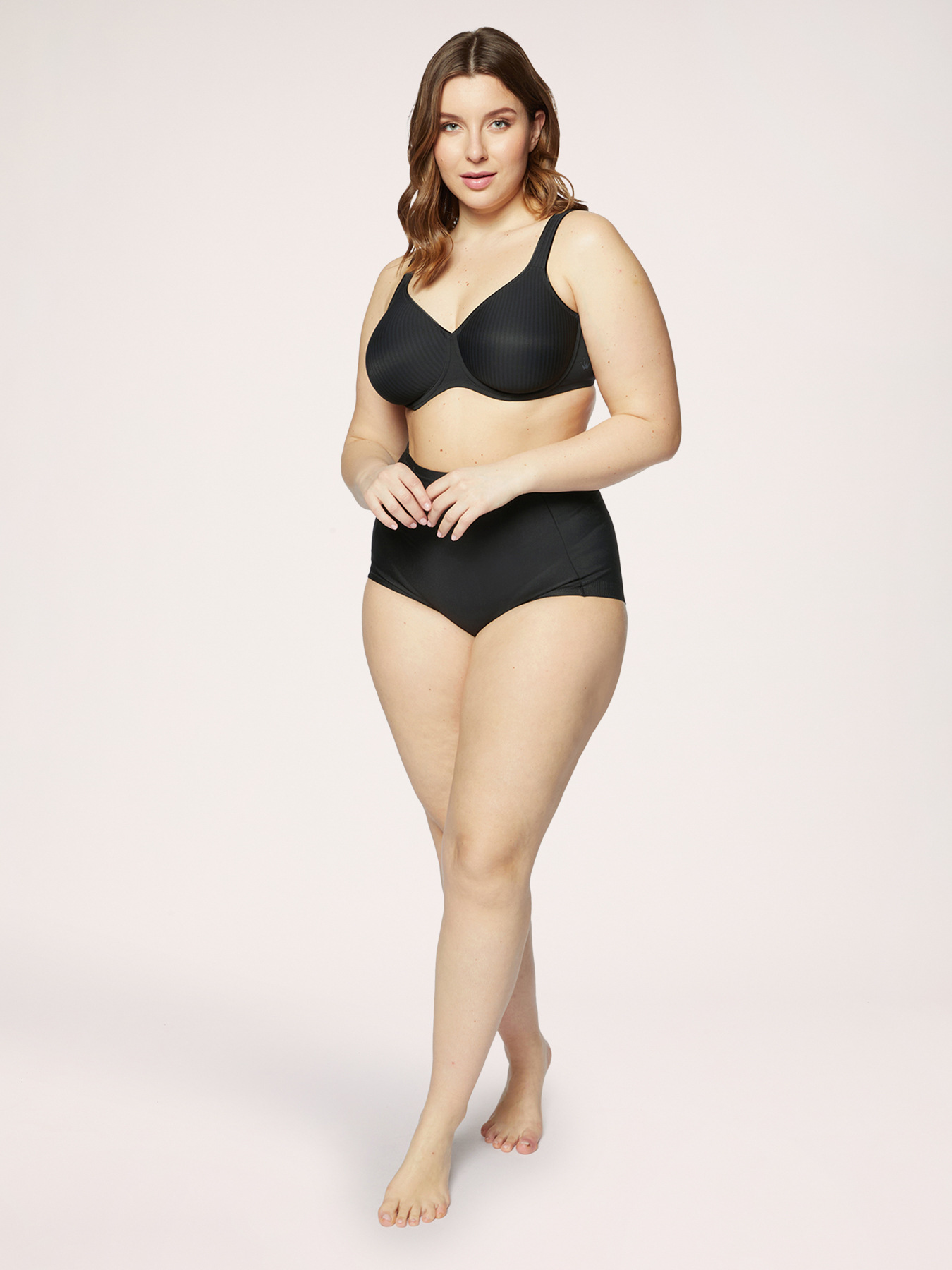 Triumph bra with underwire E cup image number 2