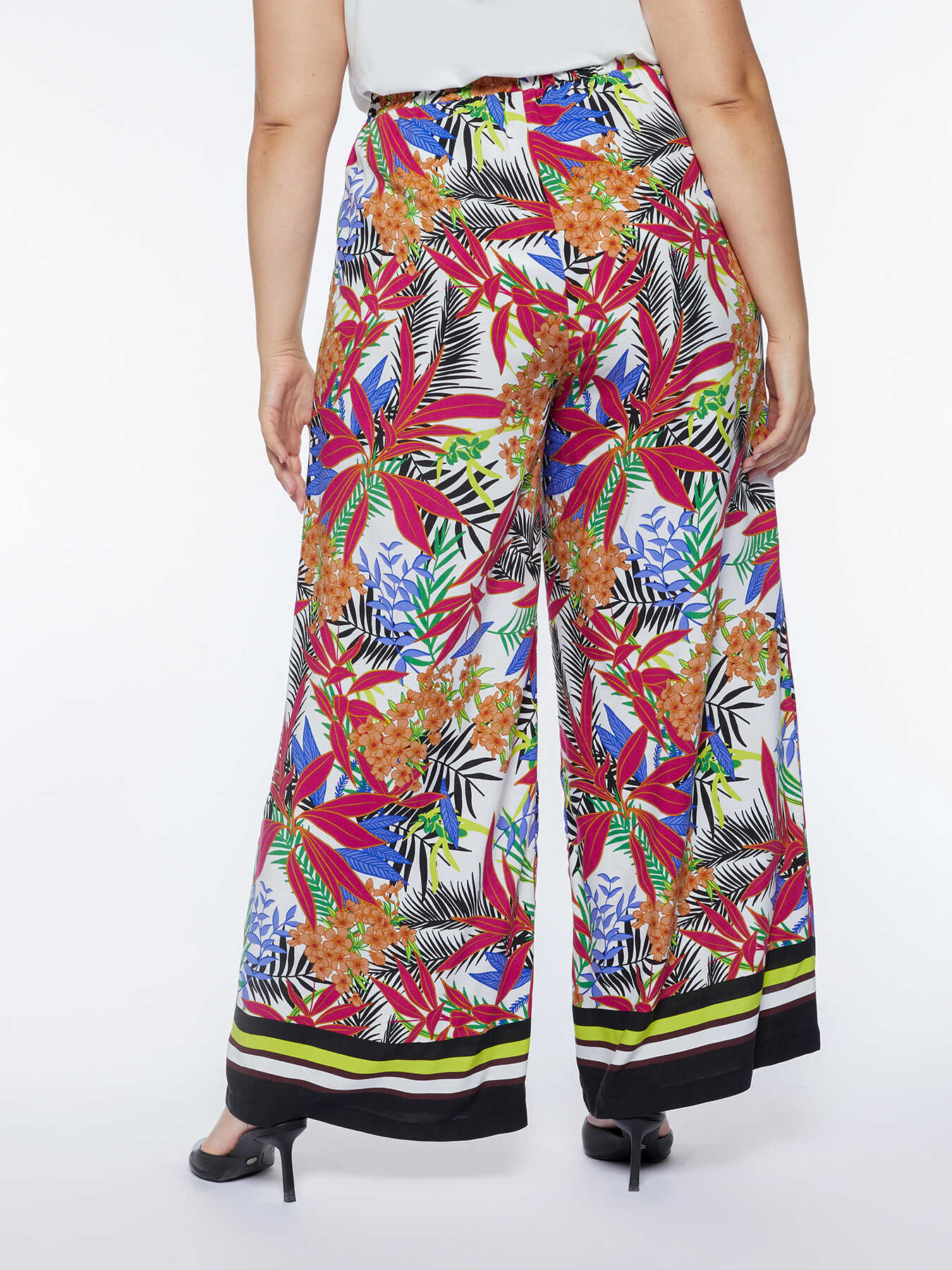 Weite gebl&uuml;mte Hose mit Bord&uuml;ren image number 1