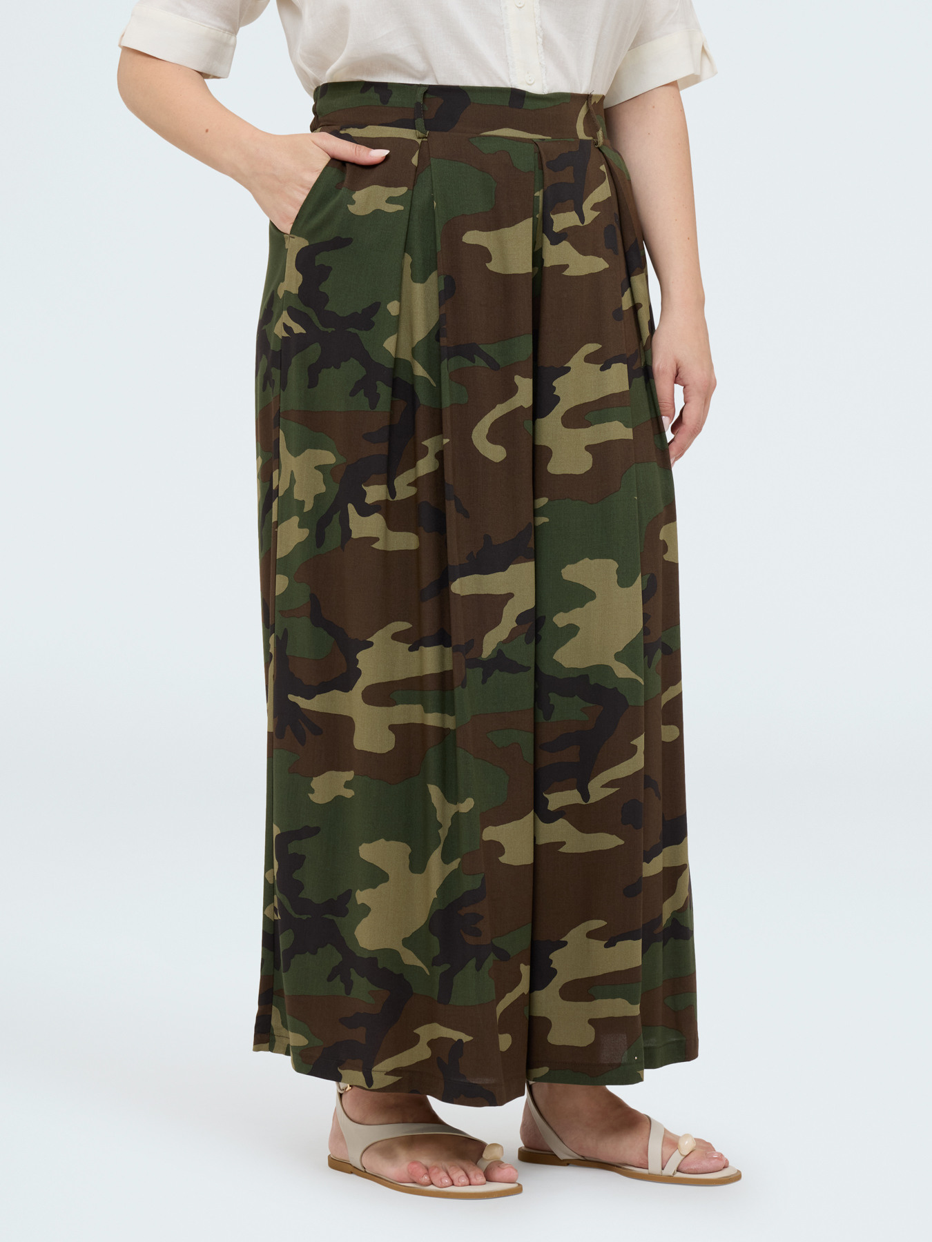 Camouflage palazzo pants image number 2