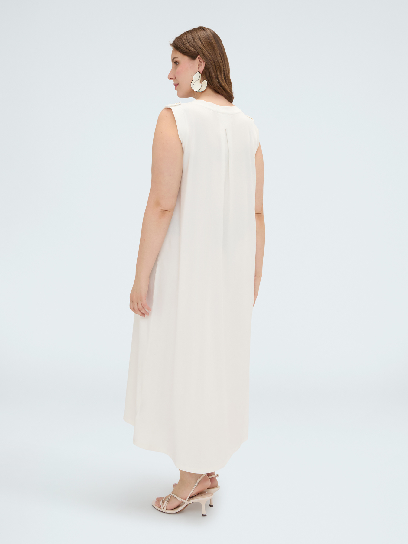Robe longue avec d&eacute;collet&eacute; en V image number 1