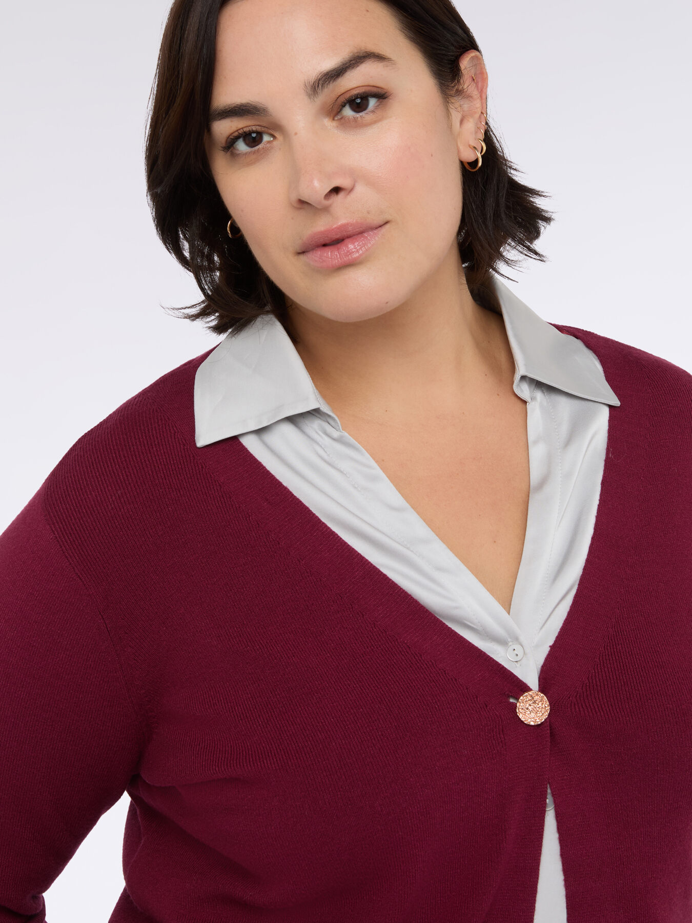V-neck cardigan with scalloped edges image number 2