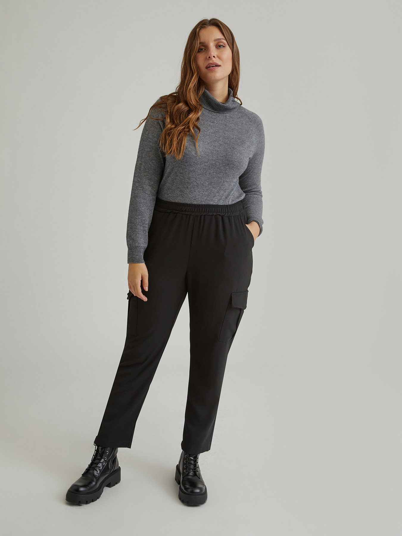 Pantalon cargo en tissu cr&ecirc;pe image number 0