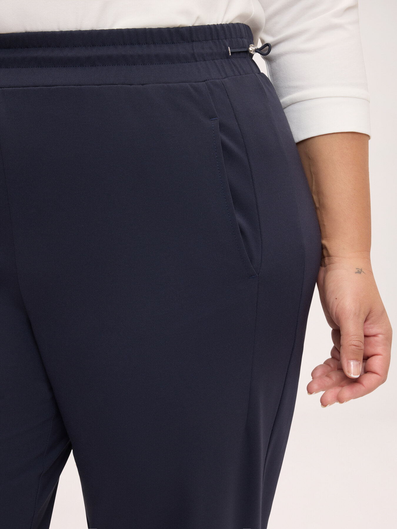 Pantaloni in Punto Milano con coulisse in vita image number 3