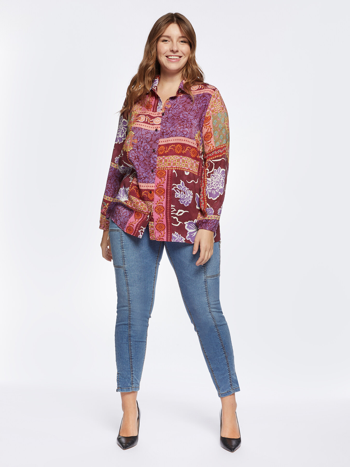 Giada skinny jeans with stitching and pockets image number 2