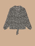 Blusa maculata con fiocco al fondo image number 2