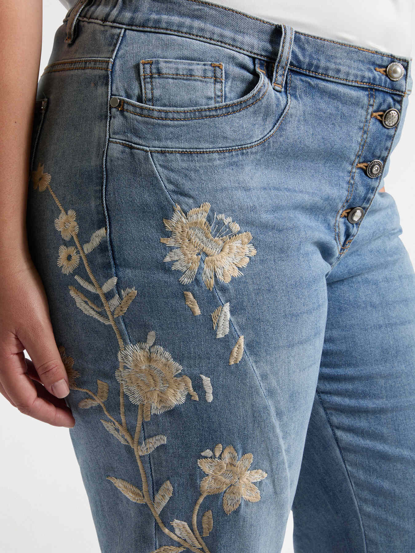 Embroidered jeans image number 3