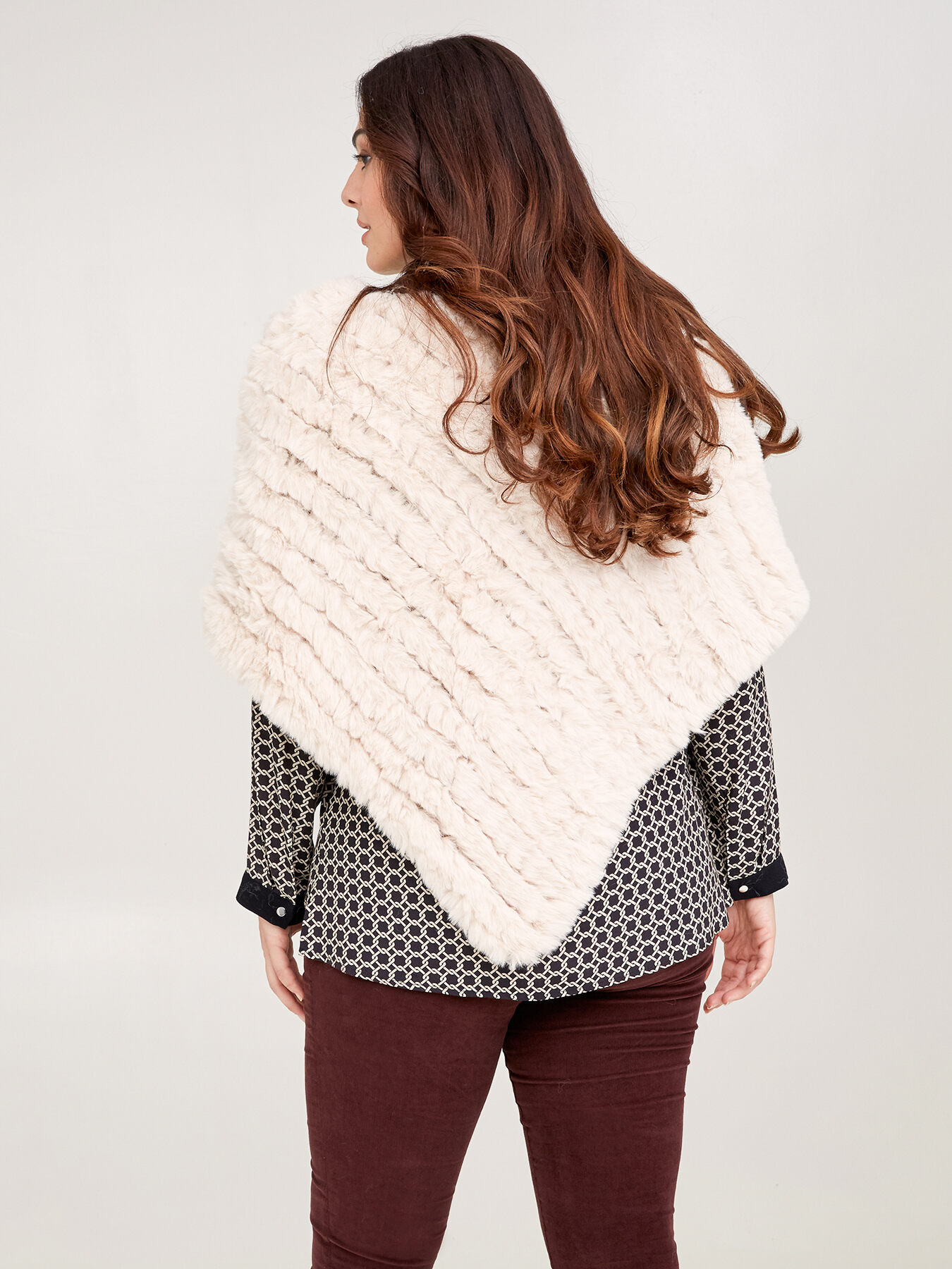 Mantella in similpelliccia image number 1