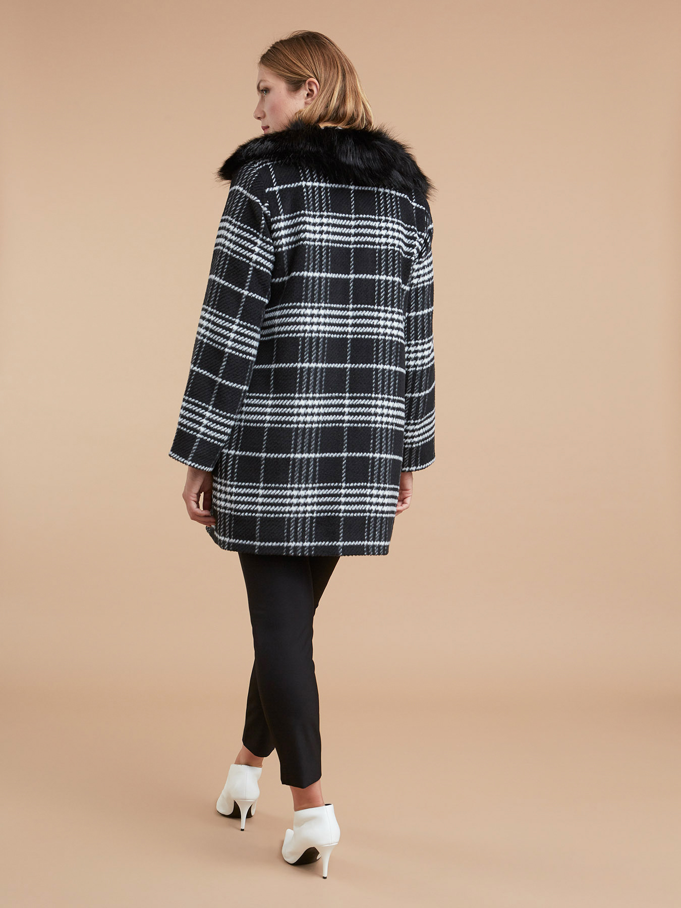 Abrigo estampado image number 1