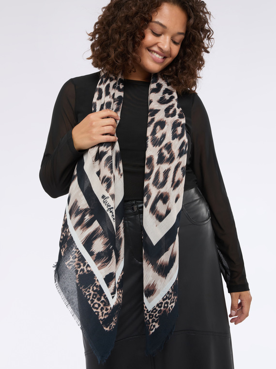 Long scarf with animal print