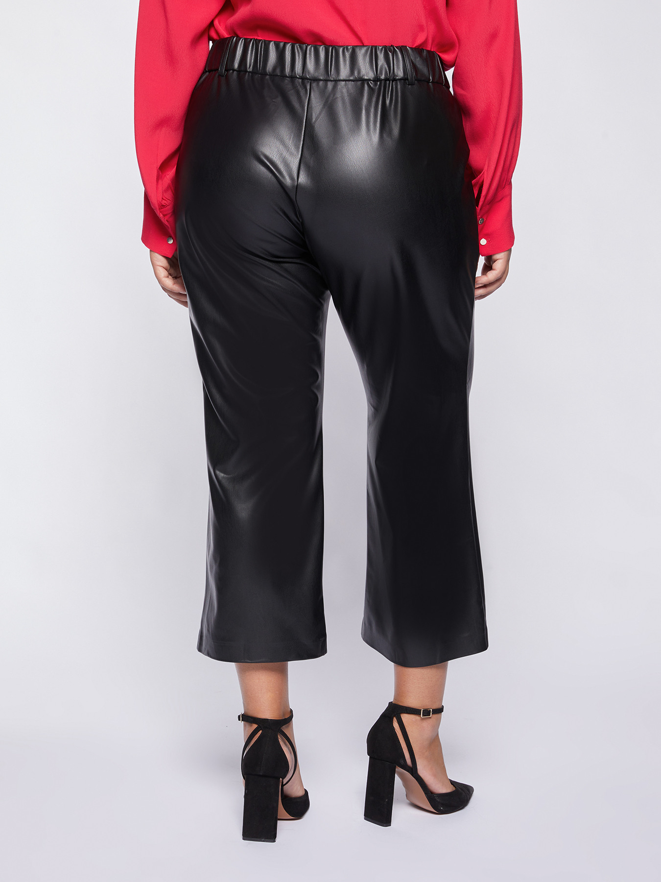 Cropped-Hose aus Lederimitat image number 2