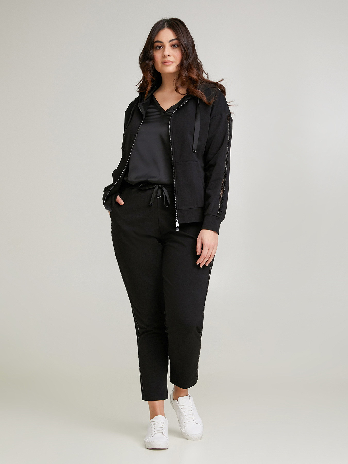 Joggers with embroidery image number 0