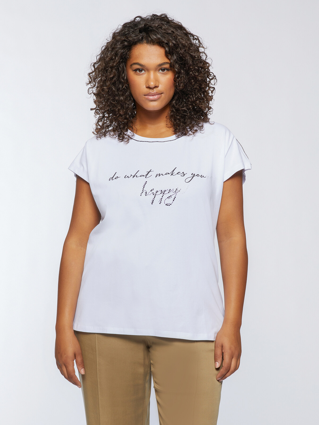 Camiseta con texto y aplicaciones image number 0