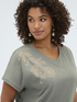 Cotton t-shirt with floral appliqu&eacute; image number 3
