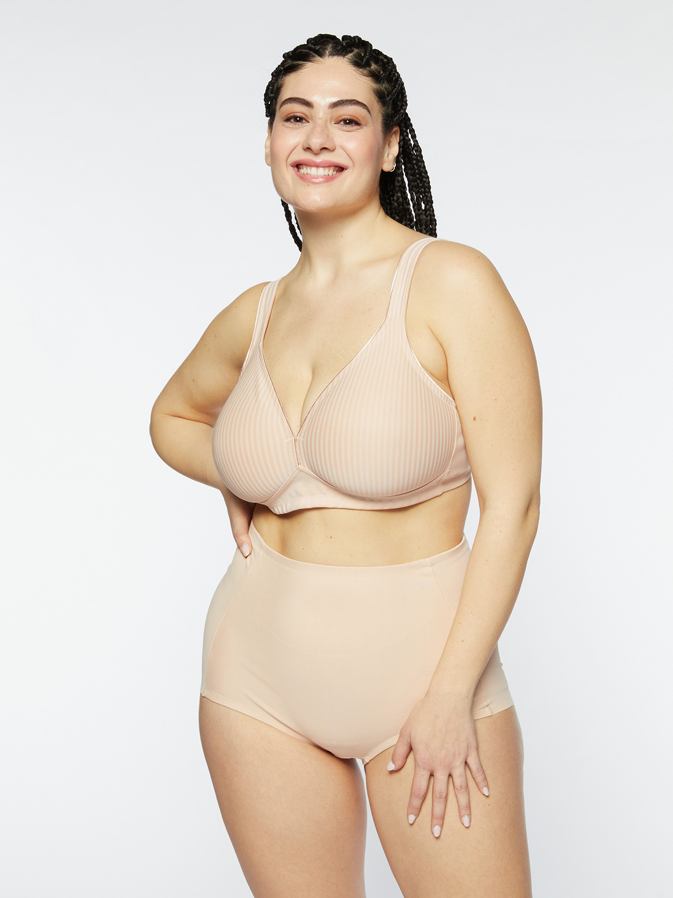 Triumph wireless bra cup C image number 2
