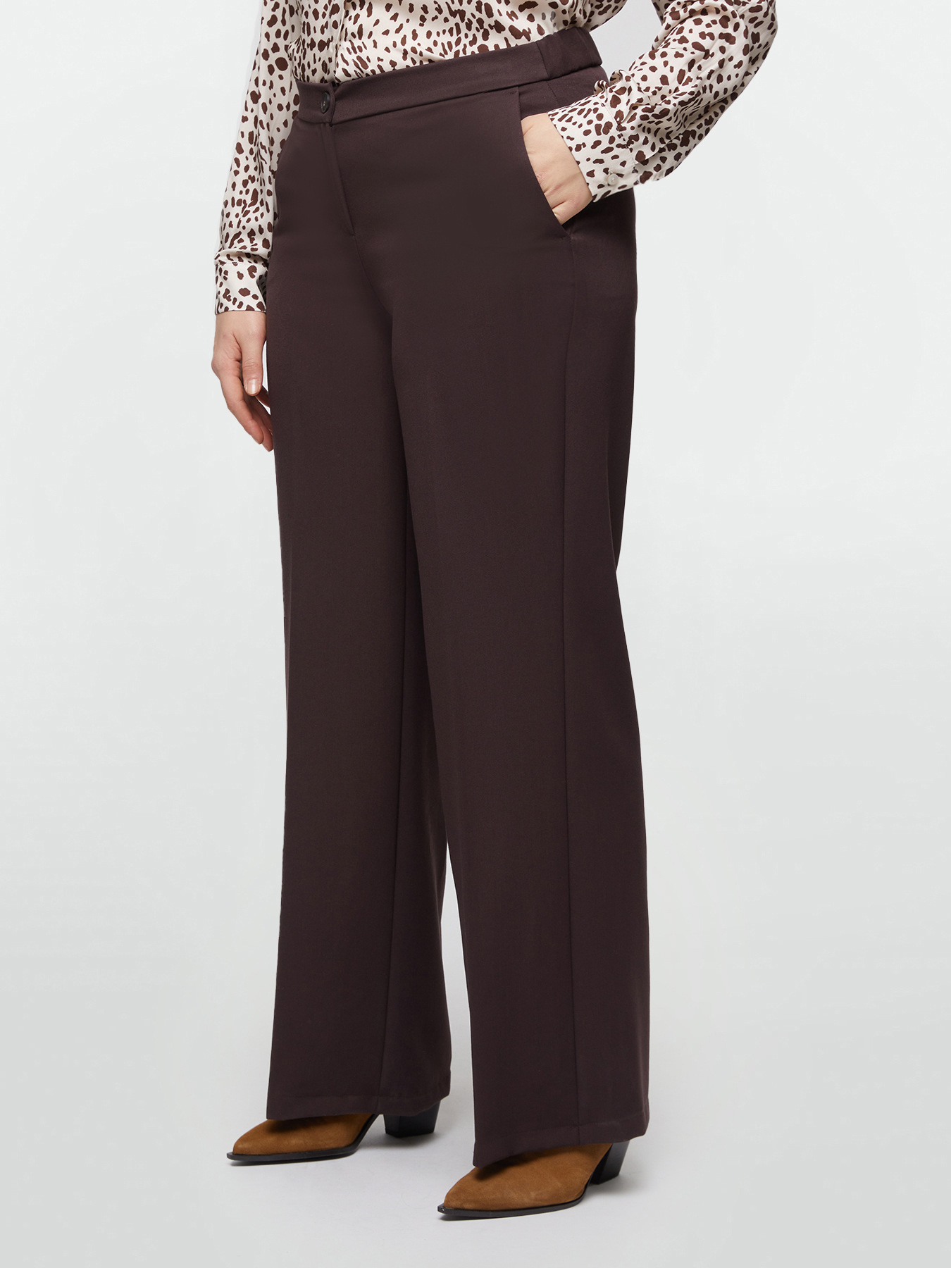 Pantalon droit avec poches italiennes image number 0