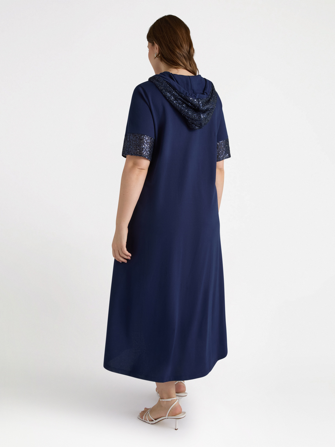 Kleid mit Kapuze und Stickerei image number 1