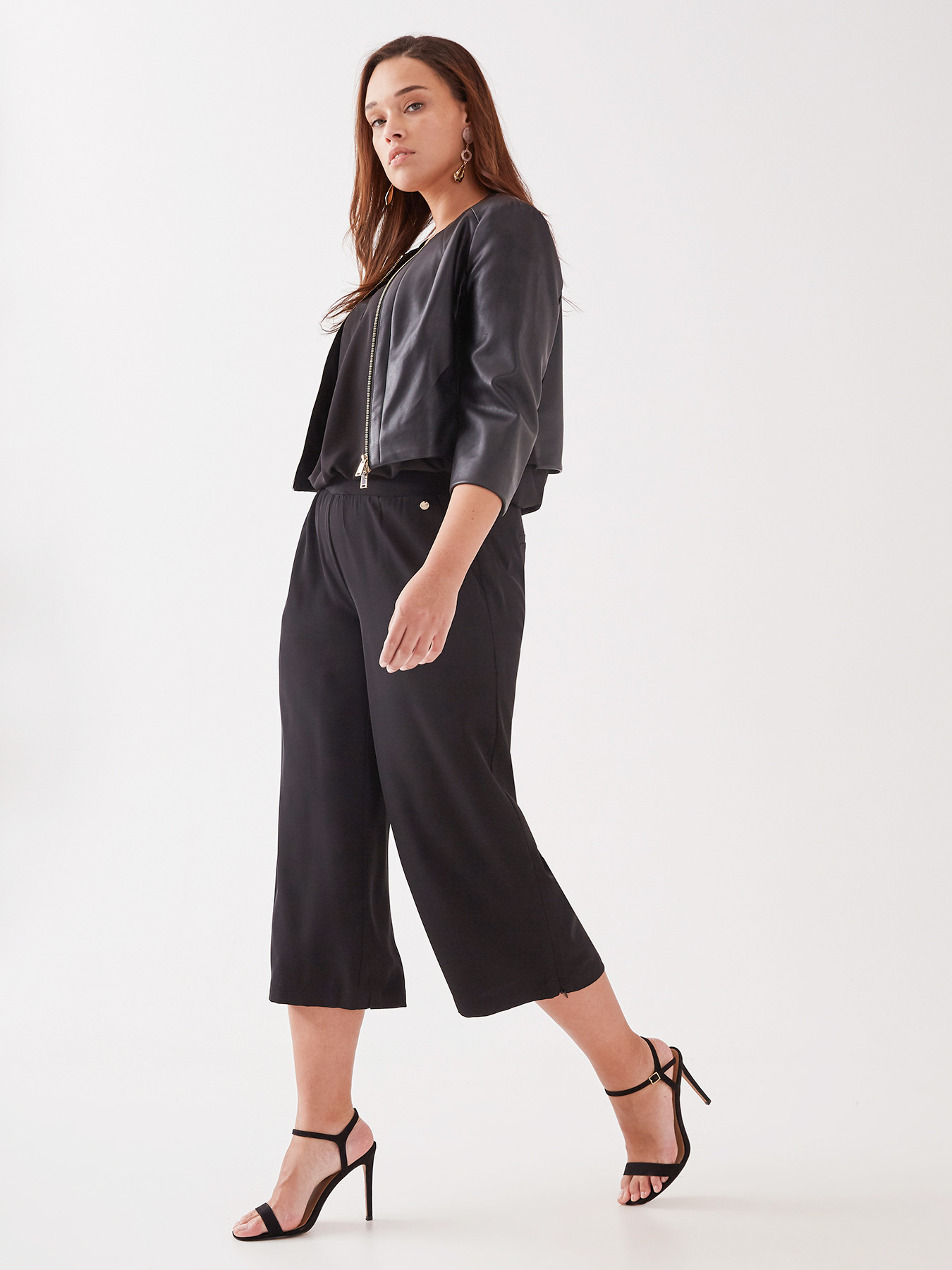 Pantalones cropped image number 0