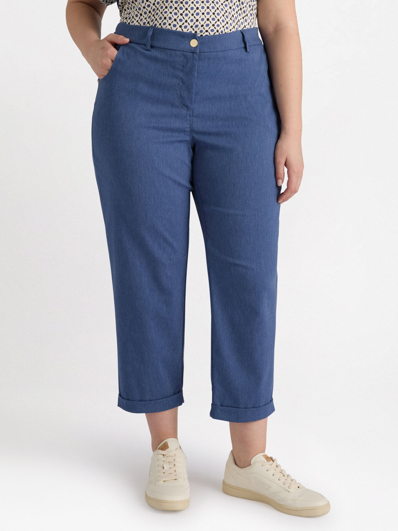 Gerade geschnittene Hose mit schr&auml;g geschnittenen Taschen image number 0