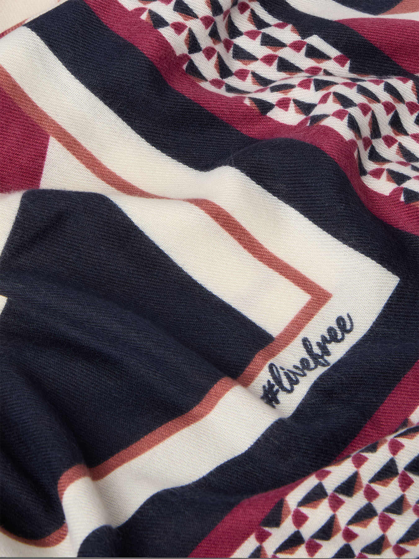 Long scarf with geometric print image number 2