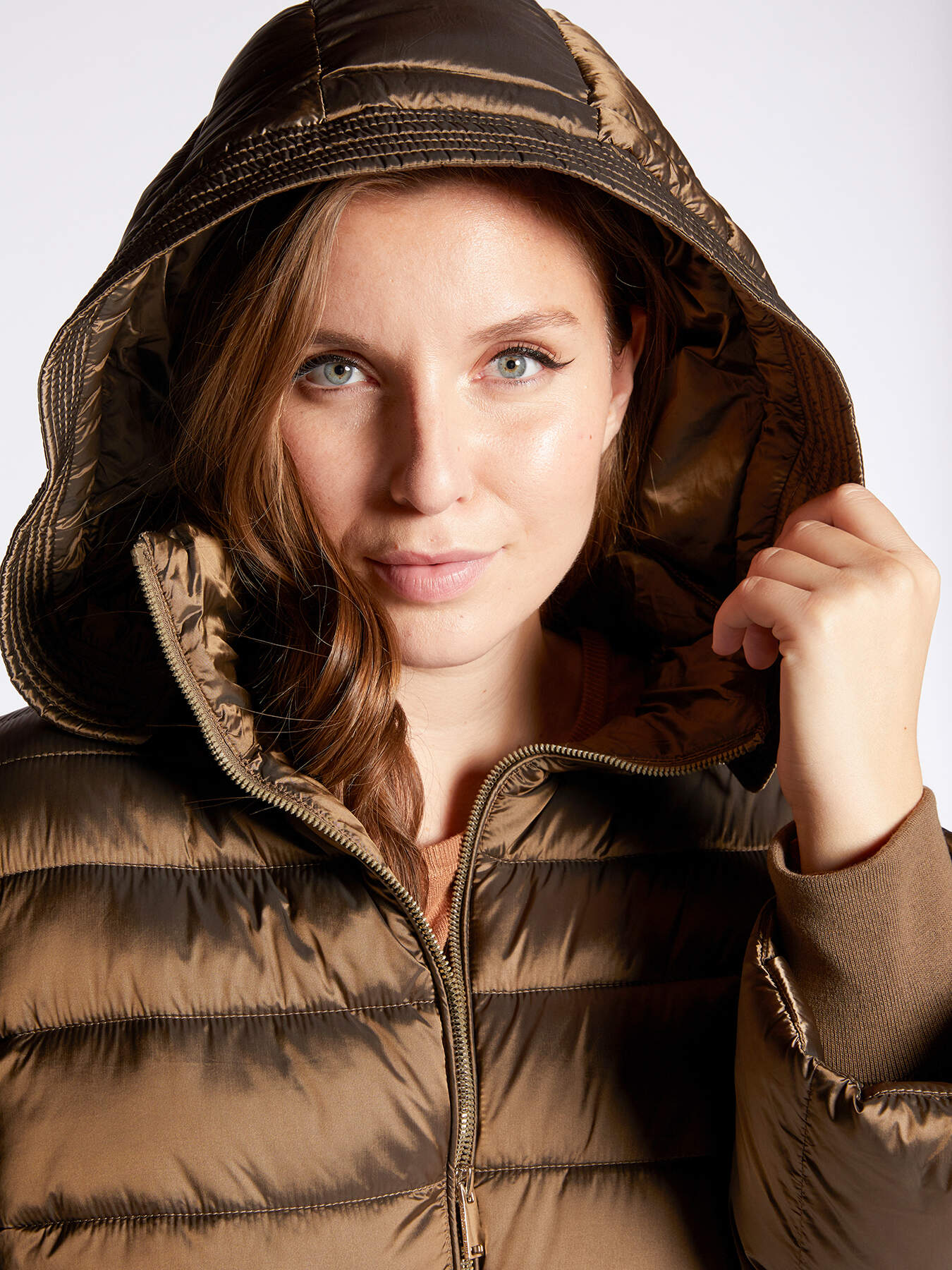 Piumino con cappuccio in nylon cangiante image number 2