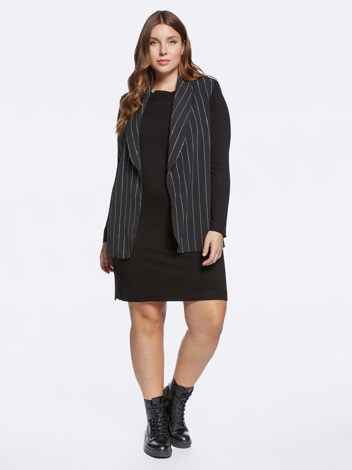 Pinstriped waistcoat with small studs image number 4