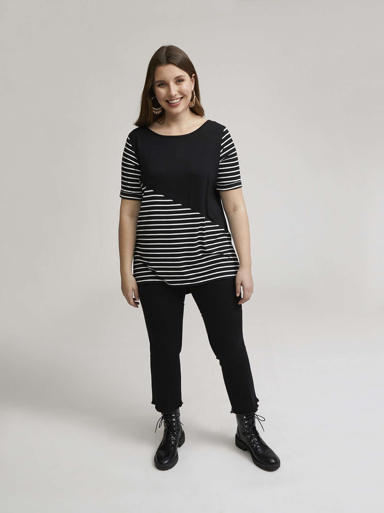 Asymmetric T-shirt with stripes image number 0