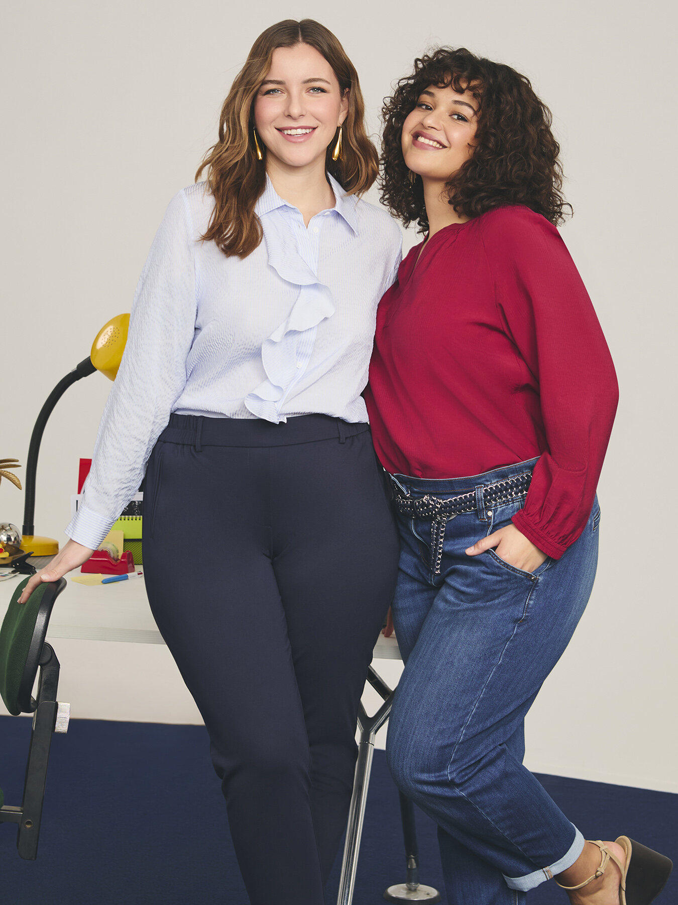 Chemise &agrave; volants et fleur image number 4