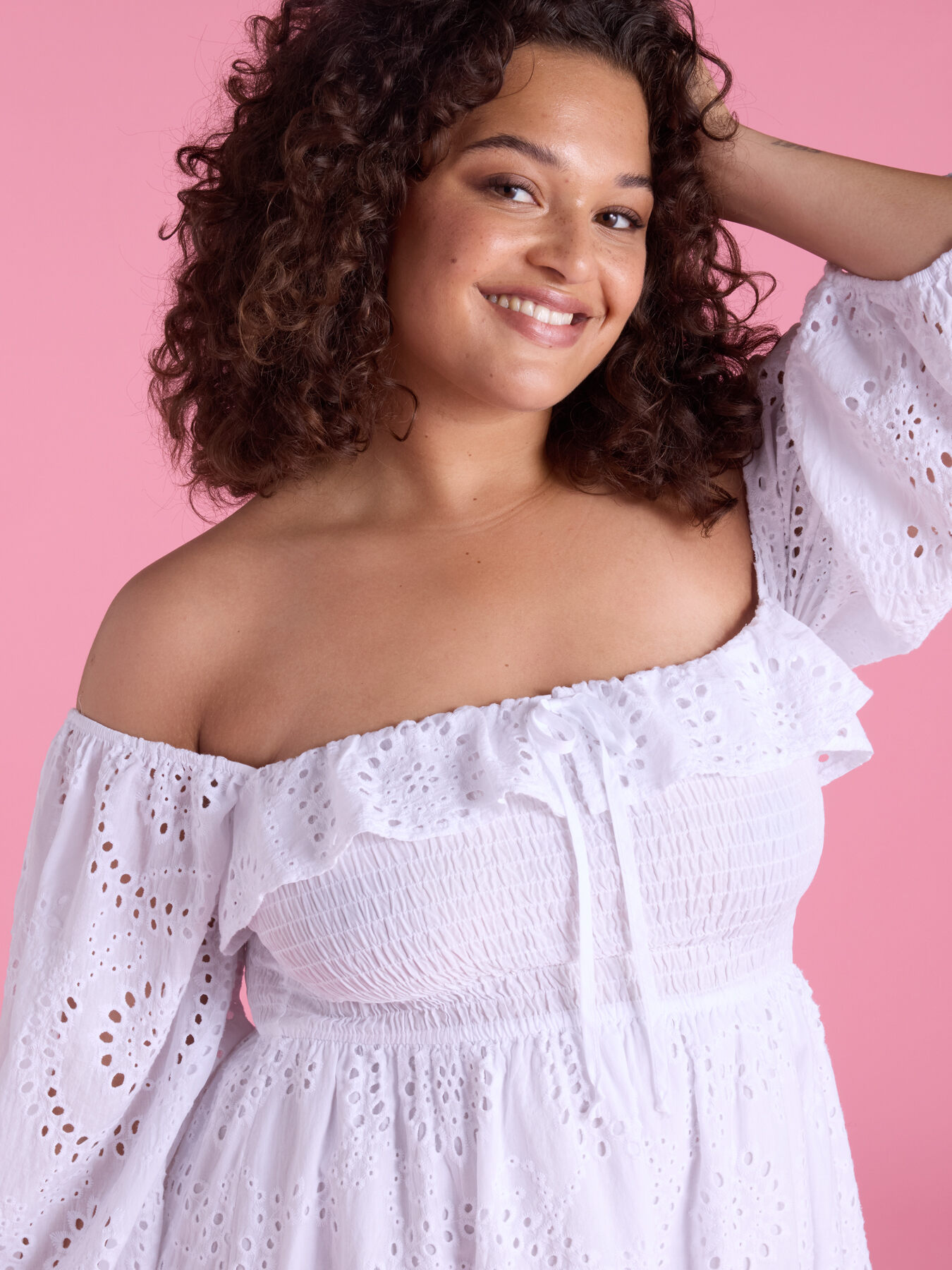 Robe courte en broderie anglaise image number 4