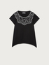 T-shirt with ethnic embroidery image number 3