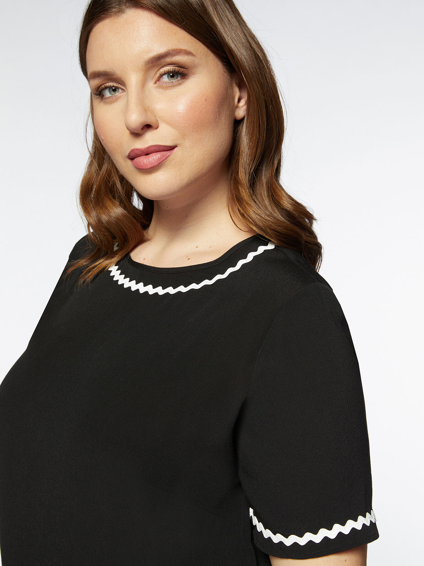 Bluse mit wei&szlig;en Bord&uuml;ren image number 3