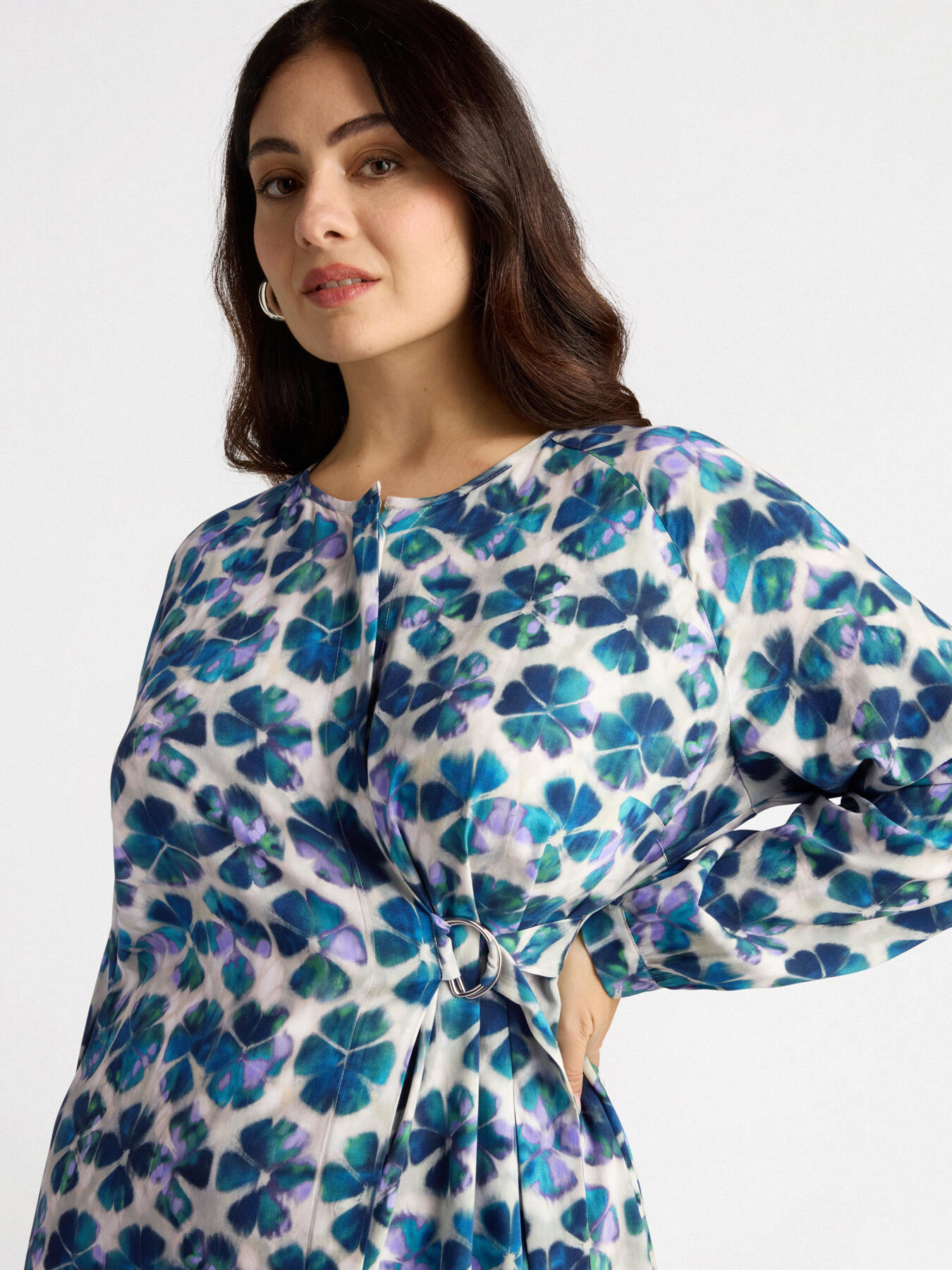 Printed short dress with belt image number 4