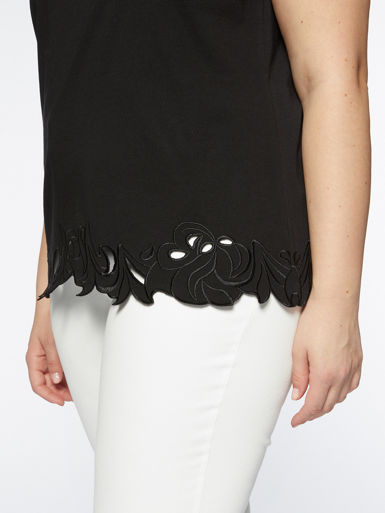 T-Shirt mit Spitzenbord&uuml;re unten image number 3